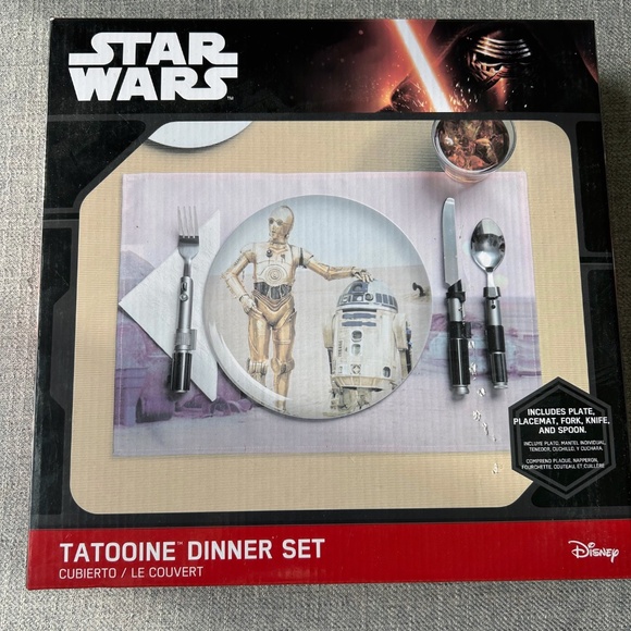 New in Box Star Wars Tatooine dinner set with utensils, plate and placemat - Picture 1 of 7